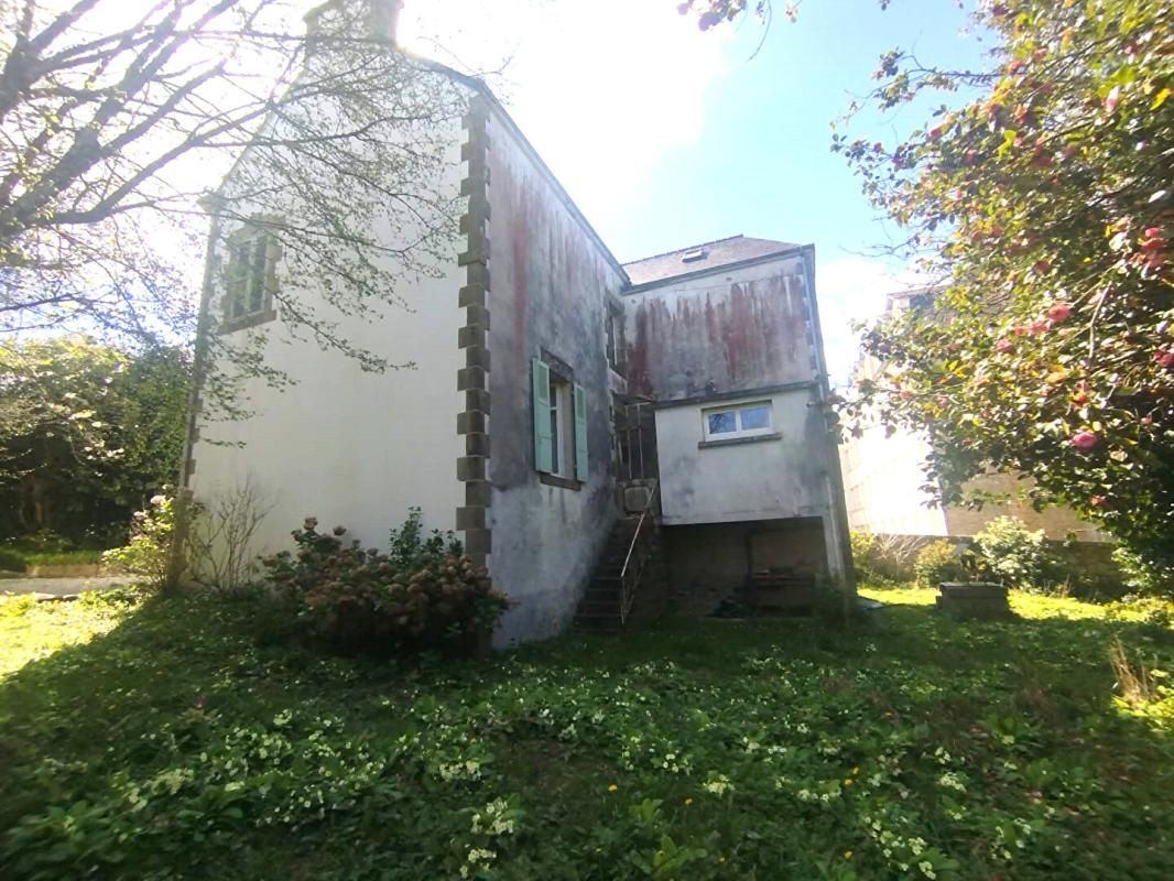 GUEMENE-SUR-SCORFF Maison de maître centre bourg avec terrains constructibles 3