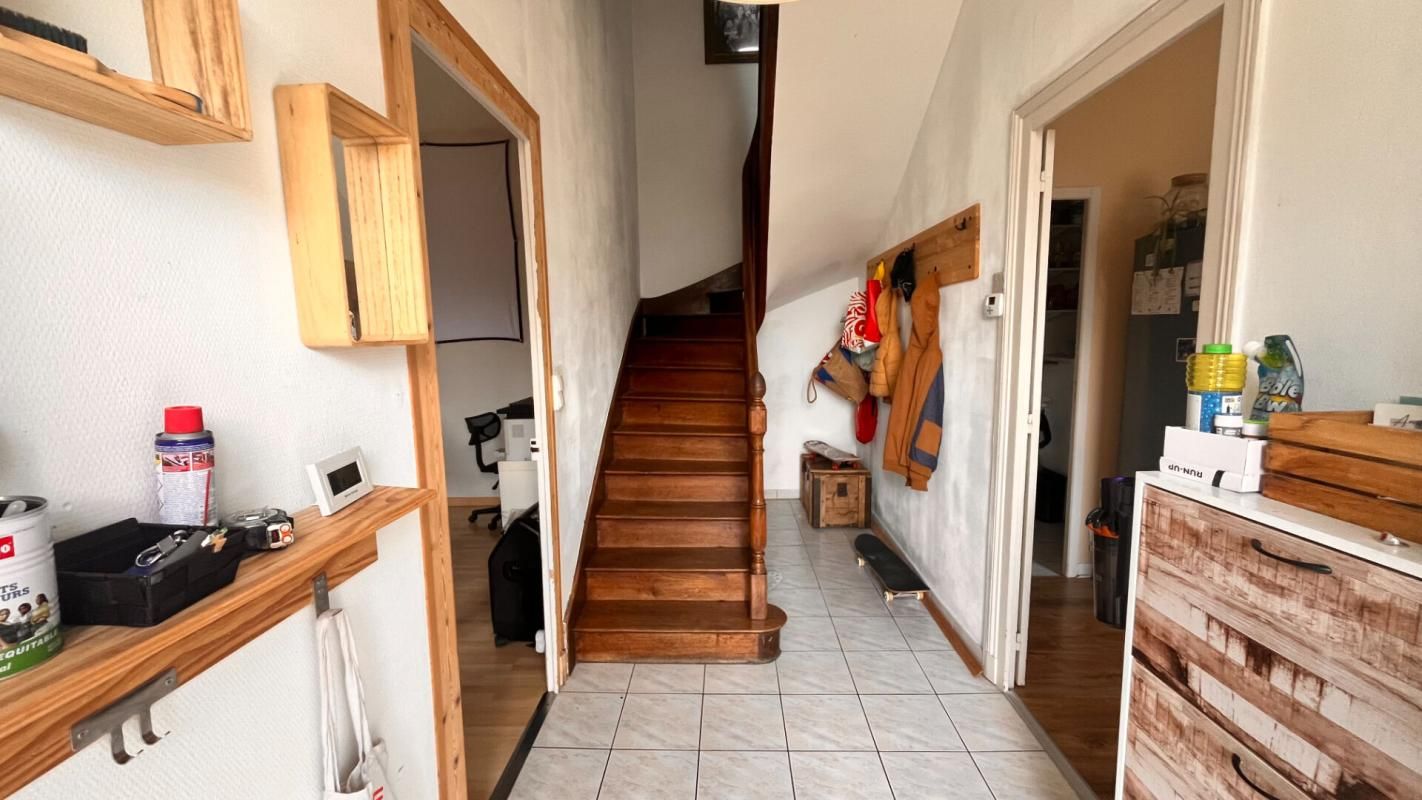 Maison Montval Sur Loir 4 pièce(s) 102 m2 - 3  chambres - centre ville