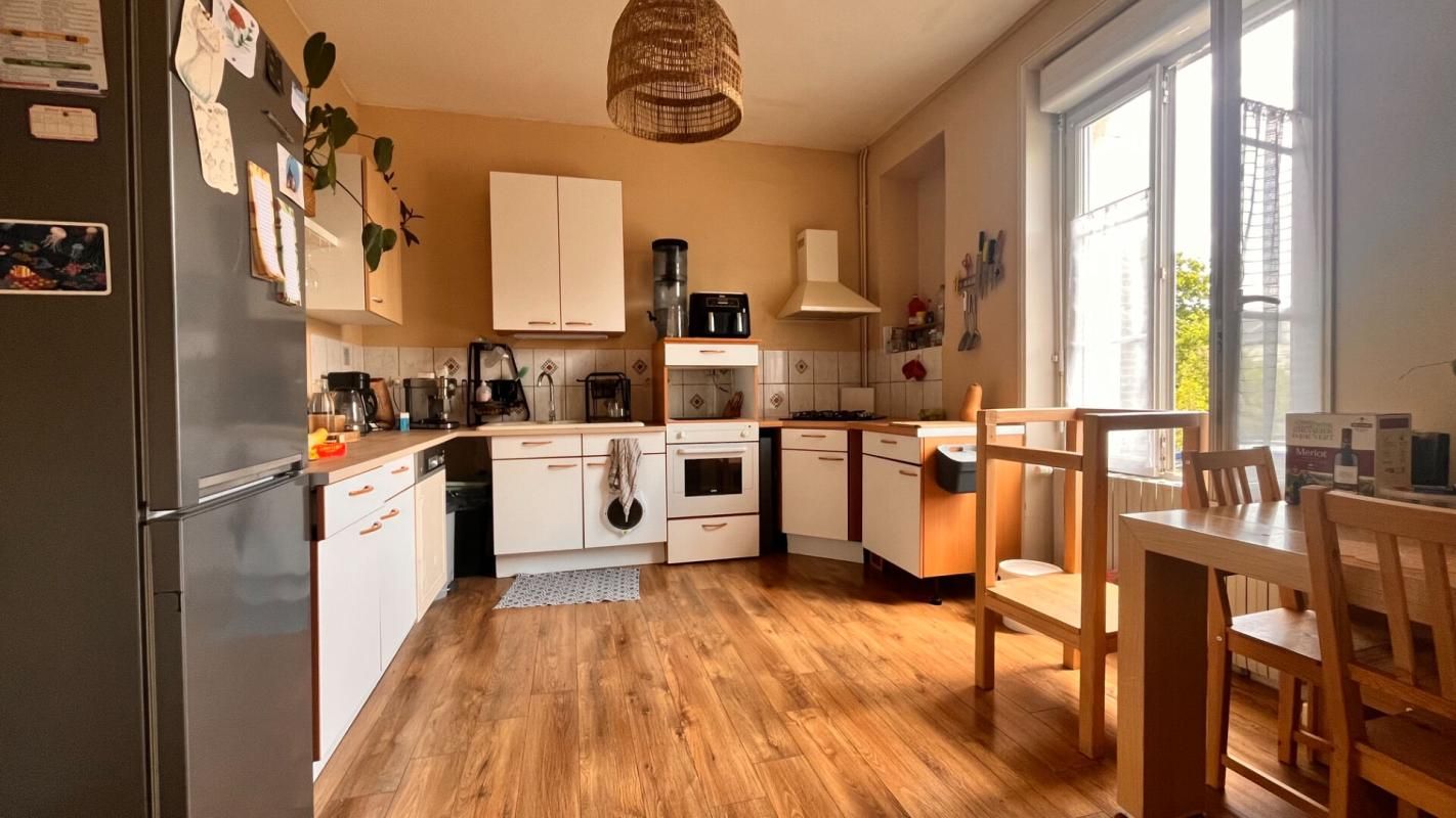 CHATEAU-DU-LOIR Maison Montval Sur Loir 4 pièce(s) 102 m2 - 3 chambres - centre ville 2