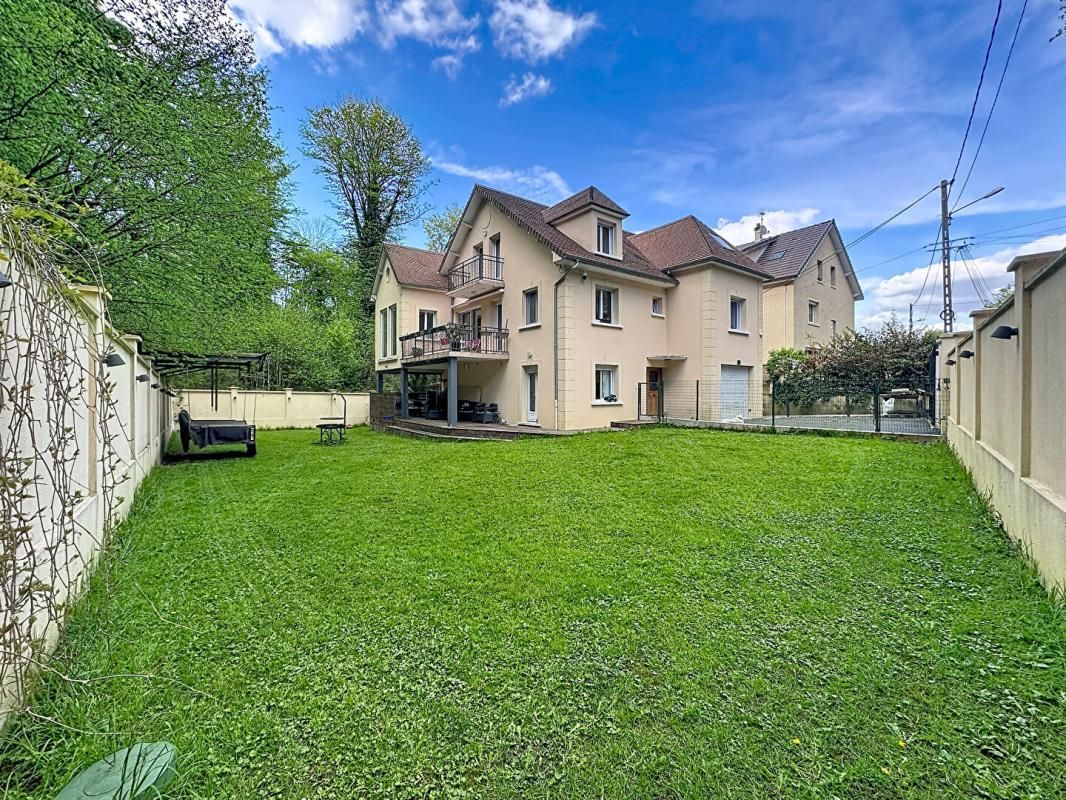 IGNY PROPRIÉTÉ D'EXCEPTION -  241m2 -  SPA PRIVATIF  - SANS VIS-À-VIS  DPE C - LISIÈRE DU BOIS 2