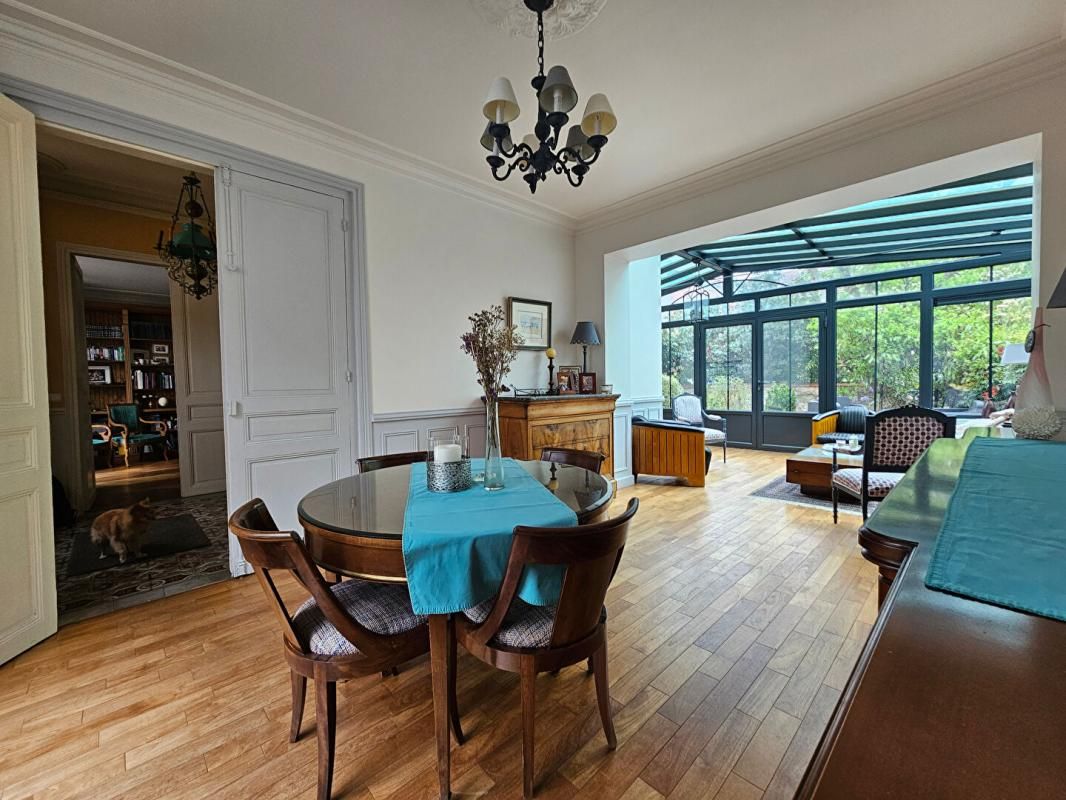 BEAUCHAMP DEMEURE D'EXCEPTION * QUARTIER PRISÉ DE LA CHASSE * 3