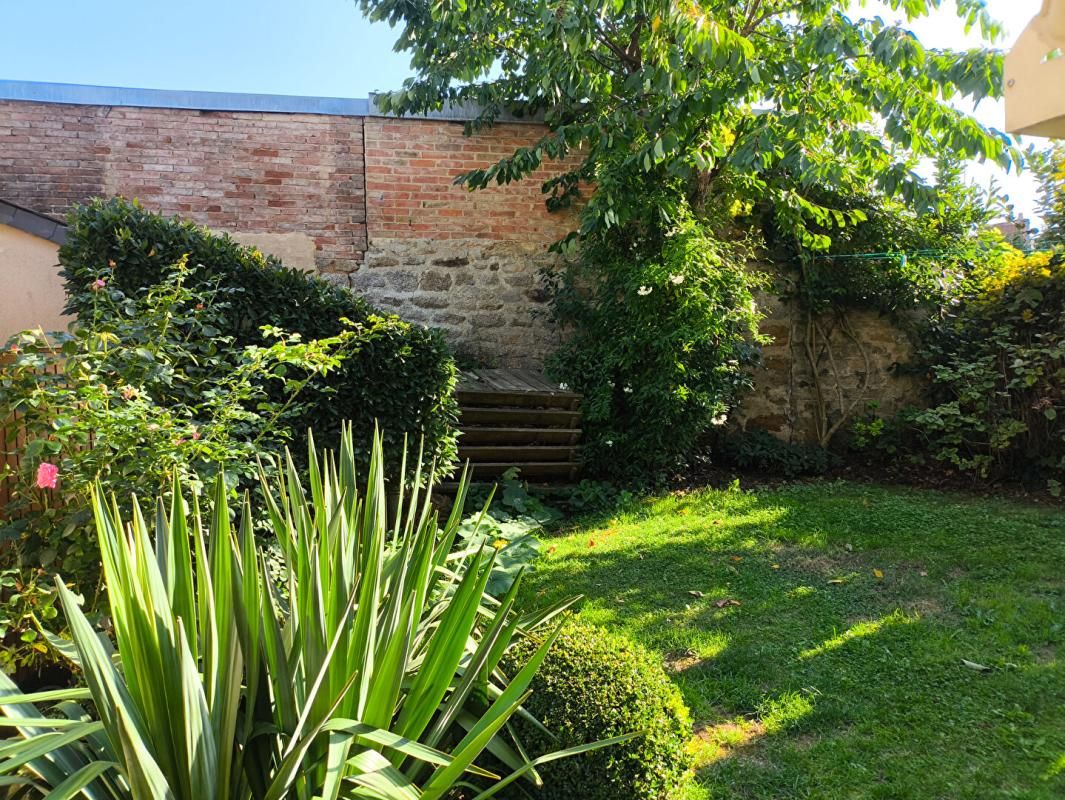 ALENCON Maison centre ville avec garage et jardin 2