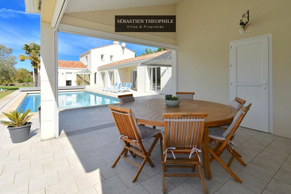 SAINT-JEAN-DE-MONTS Maison T7 Prestige avec annexes et dépendance 2