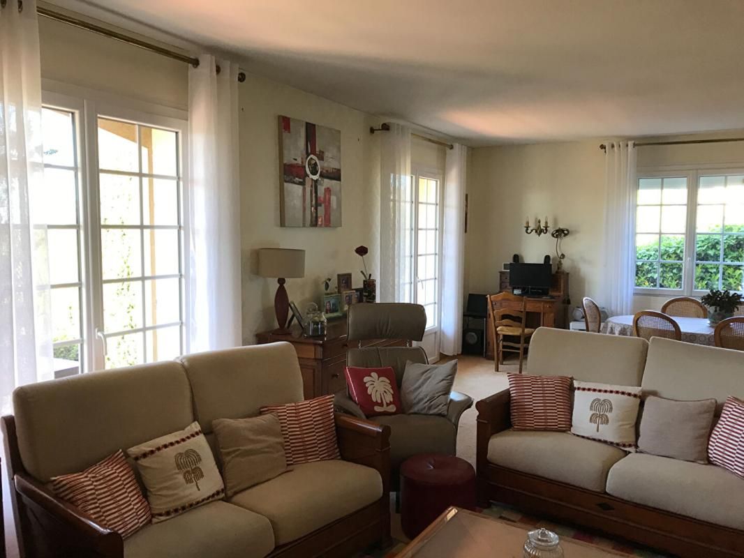 POUZAUGES Maison Pouzauges 85700, 2 chambres  plus logement 3