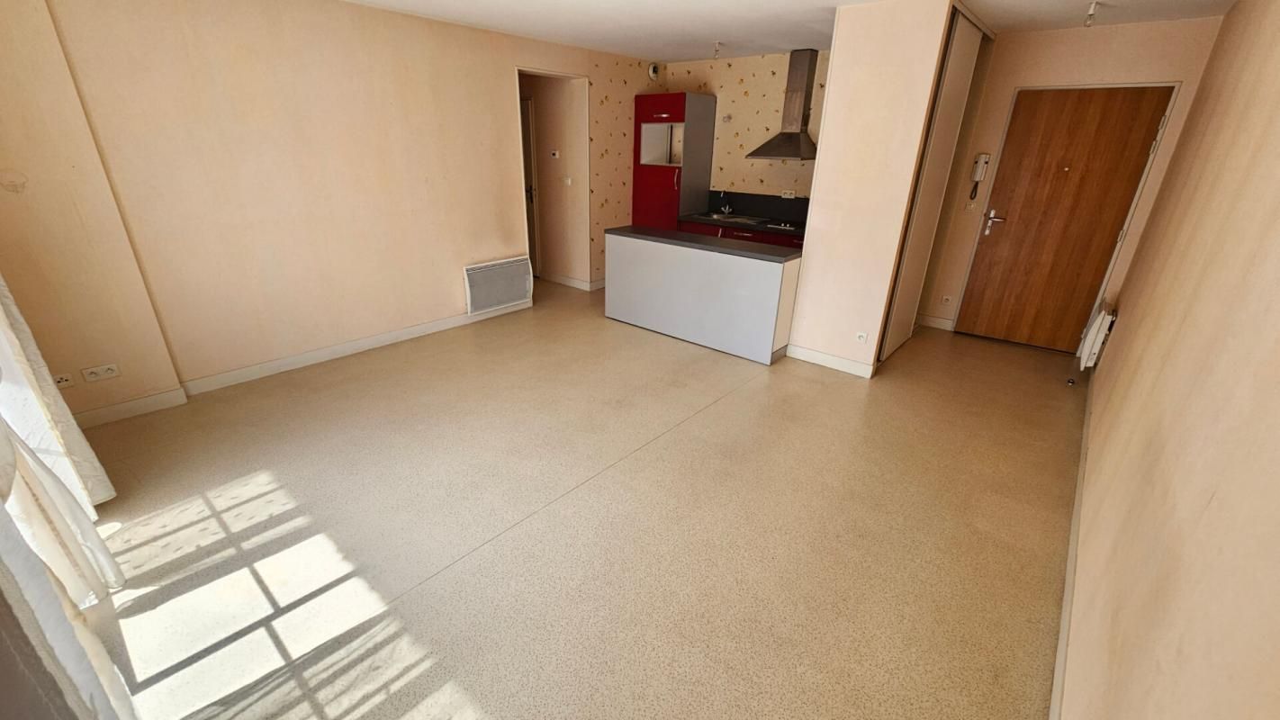 MAINTENON Maintenon centre ville / Beau 2 pièces lumineux + parking en sous-sol 4