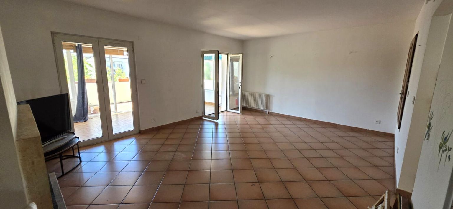 MONTELIMAR Maison de ville de 92 m² + local de 43 m² + 2 garages 4