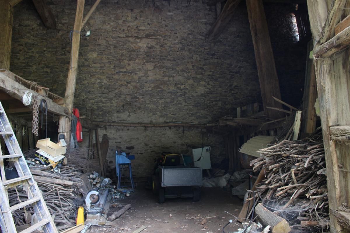 CHAILLAC-SUR-VIENNE Grange en zone constructible et terrain 3