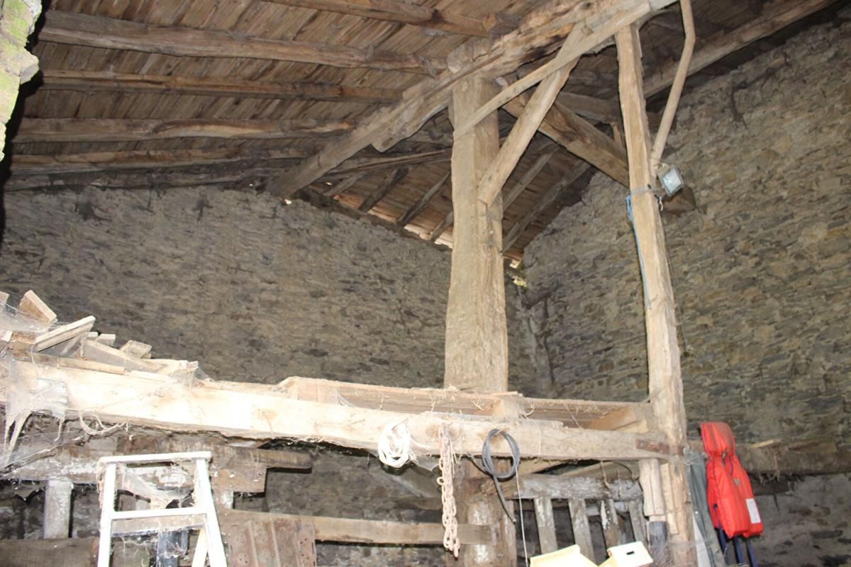 CHAILLAC-SUR-VIENNE Grange en zone constructible et terrain 4