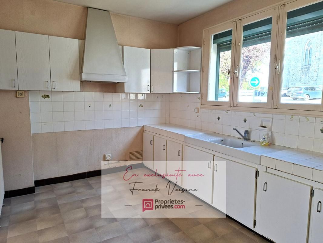 LE BOUPERE A VENDRE en EXCLUSIVITE au Boupère, centre bourg, maison de 109 m2 avec 4 chambres et 1 bureau sur une parcelle de 201 m2 3
