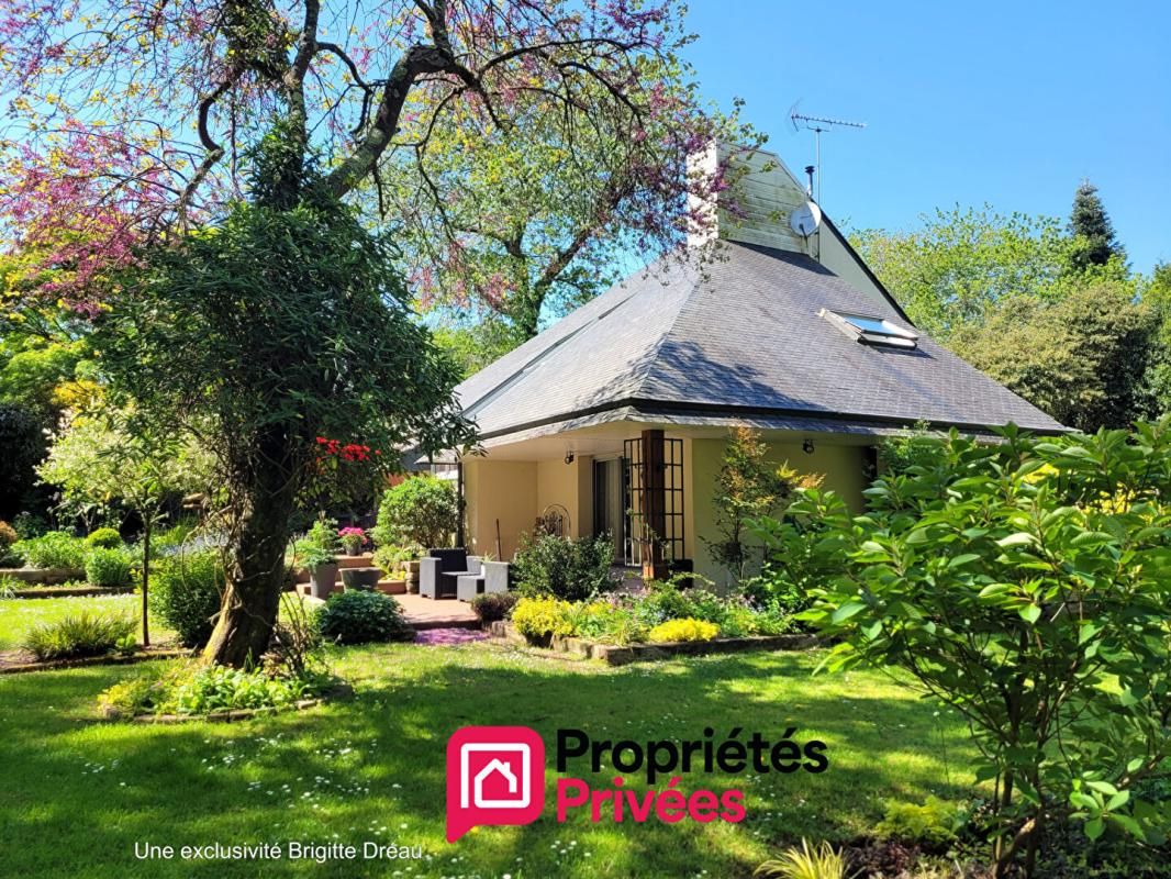 29170 PLEUVEN - Maison d'architecte 5 pièce(s) 139 m2