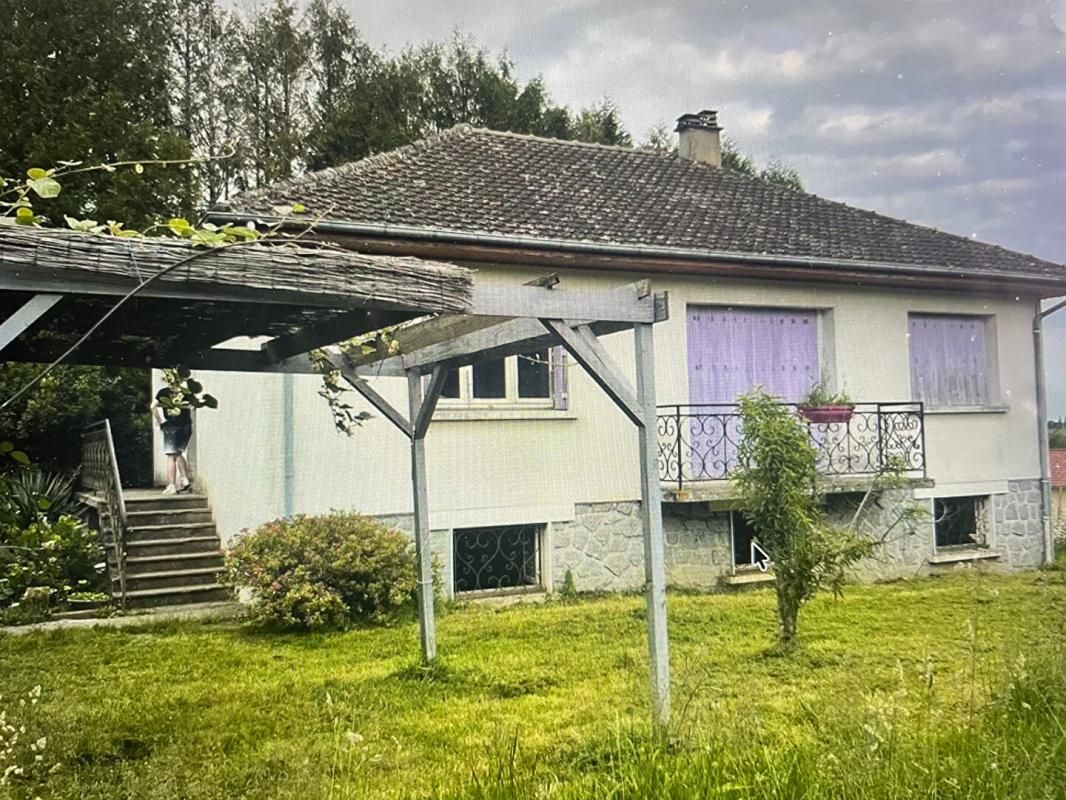 Proche de Chalus Maison  4 pièce(s) 90 m2 sur un terrain de 4,5 hectares comprenant 1 étang