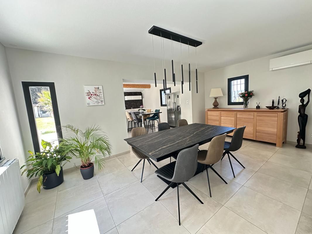 ROGNES Rognes Villa Rénovée d'Exception sur 2 Hectares avec Piscine et Vue Nature 3