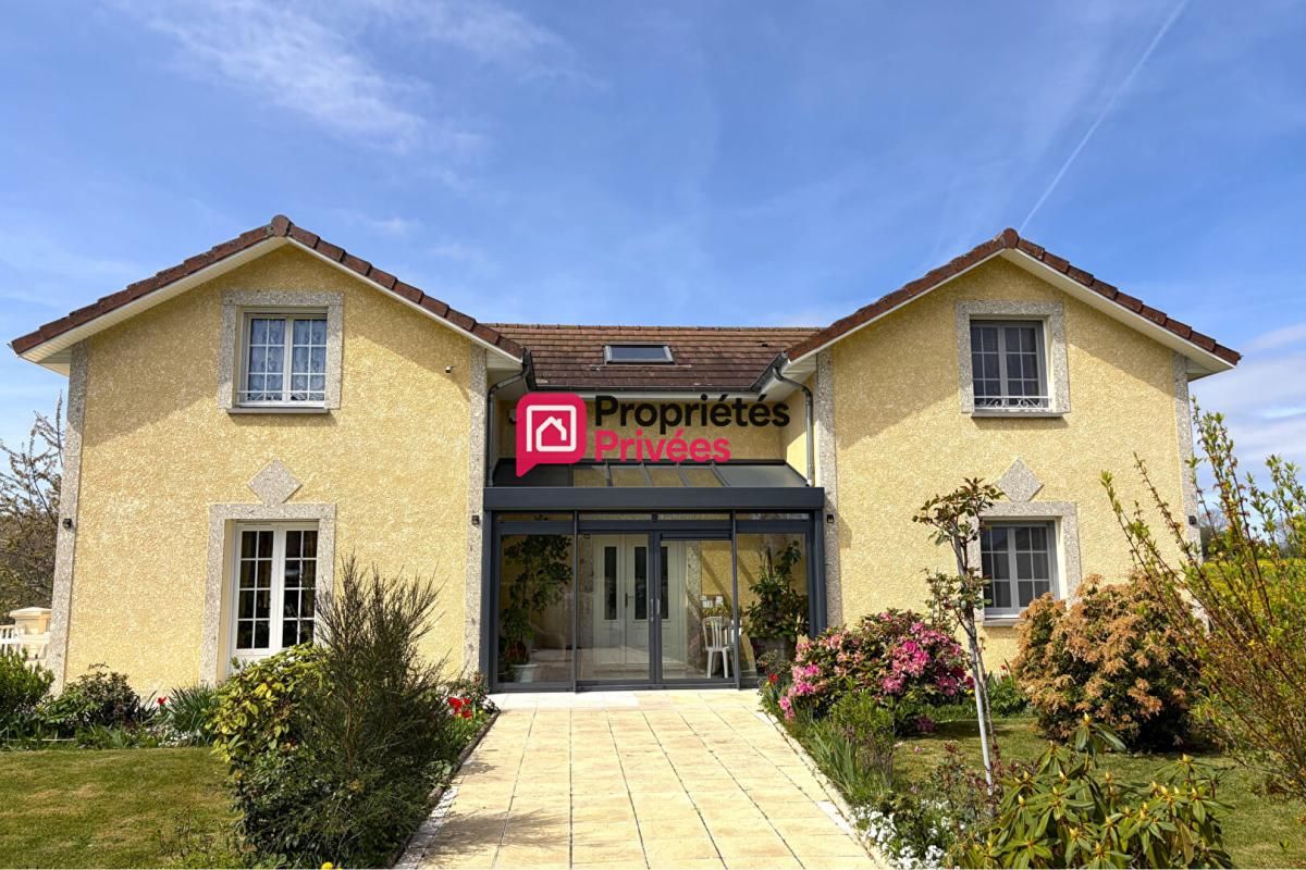 SAINT-GEORGES-DE-MONS Belle propriété T7 de 231m², terrain de 6905m² avec un étang aux Richards 63780 à vendre 1