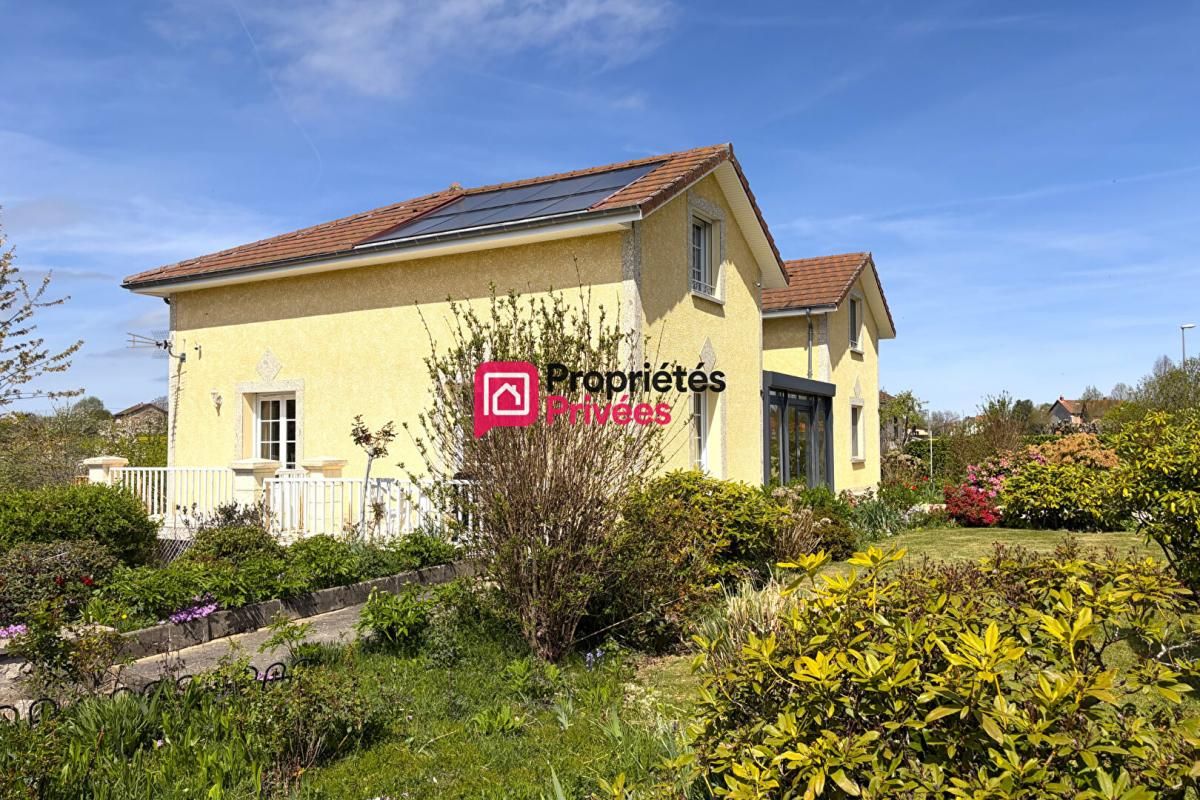 SAINT-GEORGES-DE-MONS Belle propriété T7 de 231m², terrain de 6905m² avec un étang aux Richards 63780 à vendre 2