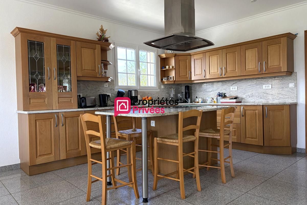 SAINT-GEORGES-DE-MONS Belle propriété T7 de 231m², terrain de 6905m² avec un étang aux Richards 63780 à vendre 4