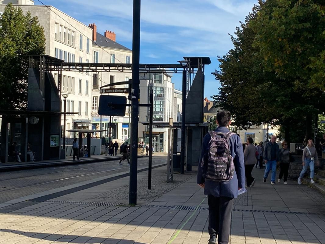 NANTES 44000 NANTES - BAIL A CEDER, LOCAL  81 M²  - QUARTIER BRETAGNE 3