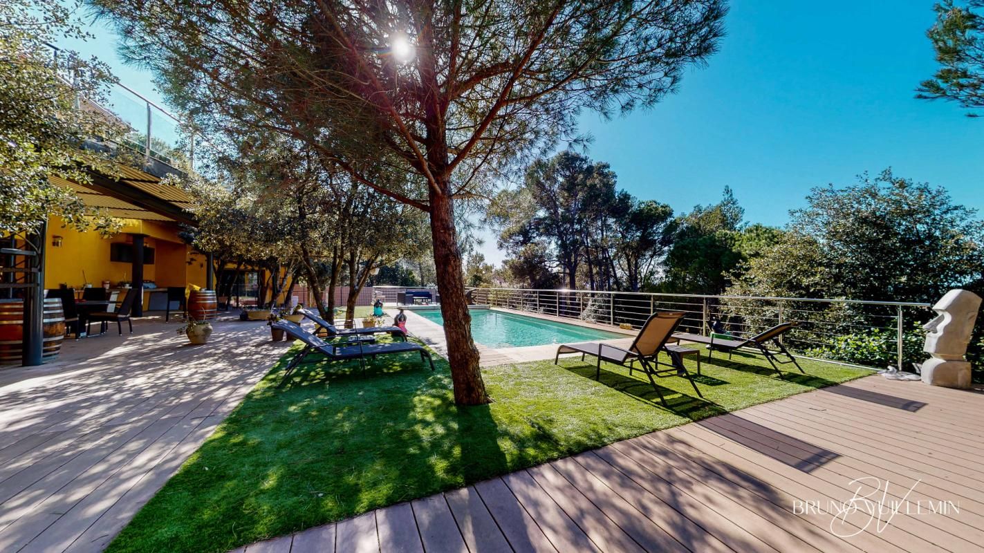 VILLA D'ARCHITECTE DE PRESTIGE Classée DPE Double A - ENVIRONNEMENT EXCEPTIONNEL - POSITION DOMINANTE