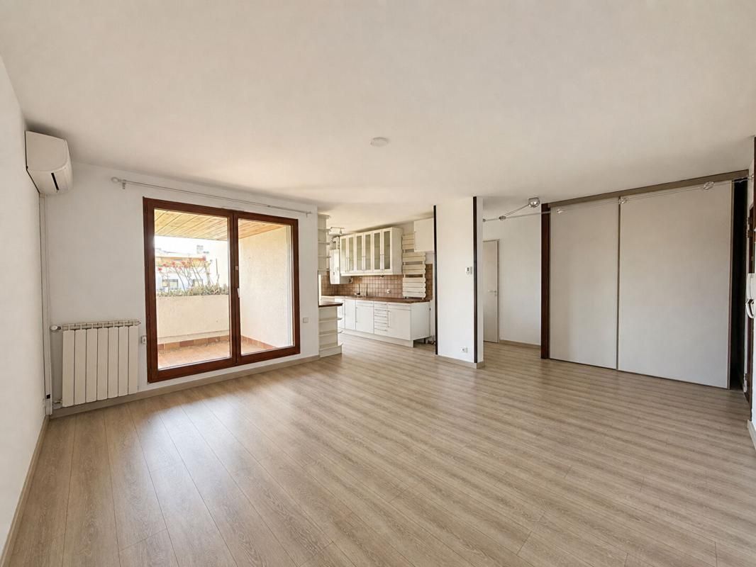 HYERES Hyères hyper centre ? T2 rénové 51 m² avec balcons, parking et ascenseur 1