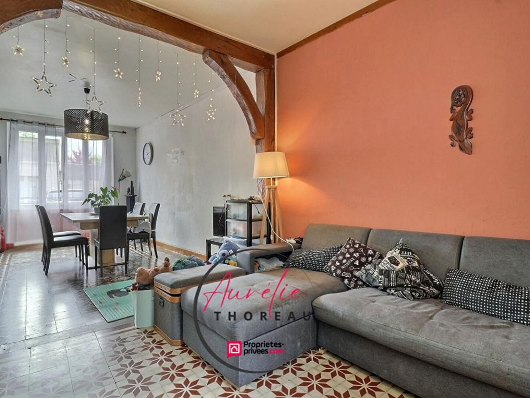 ASCHERES-LE-MARCHE Maison de ville, 3 chambres, cours, garage 2