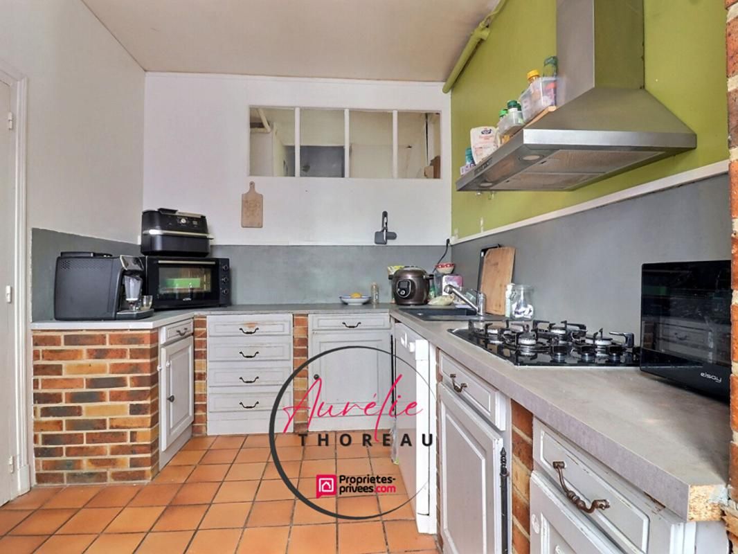 ASCHERES-LE-MARCHE Maison de ville, 3 chambres, cours, garage 3