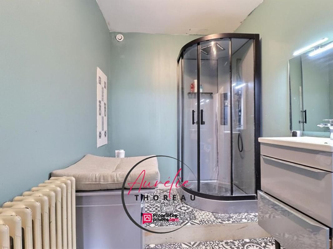 ASCHERES-LE-MARCHE Maison de ville, 3 chambres, cours, garage 4