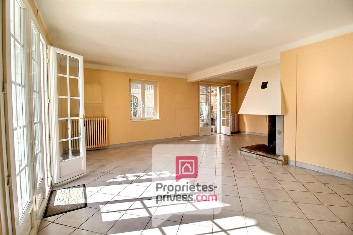 AMILLY A VENDRE MAISON 145 m2, SOUS-SOL - 5 CHAMBRES - VERANDA, TERRAIN CLOS 1156 m2 2