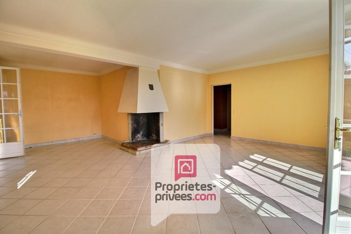 AMILLY A VENDRE MAISON 145 m2, SOUS-SOL - 5 CHAMBRES - VERANDA, TERRAIN CLOS 1156 m2 3