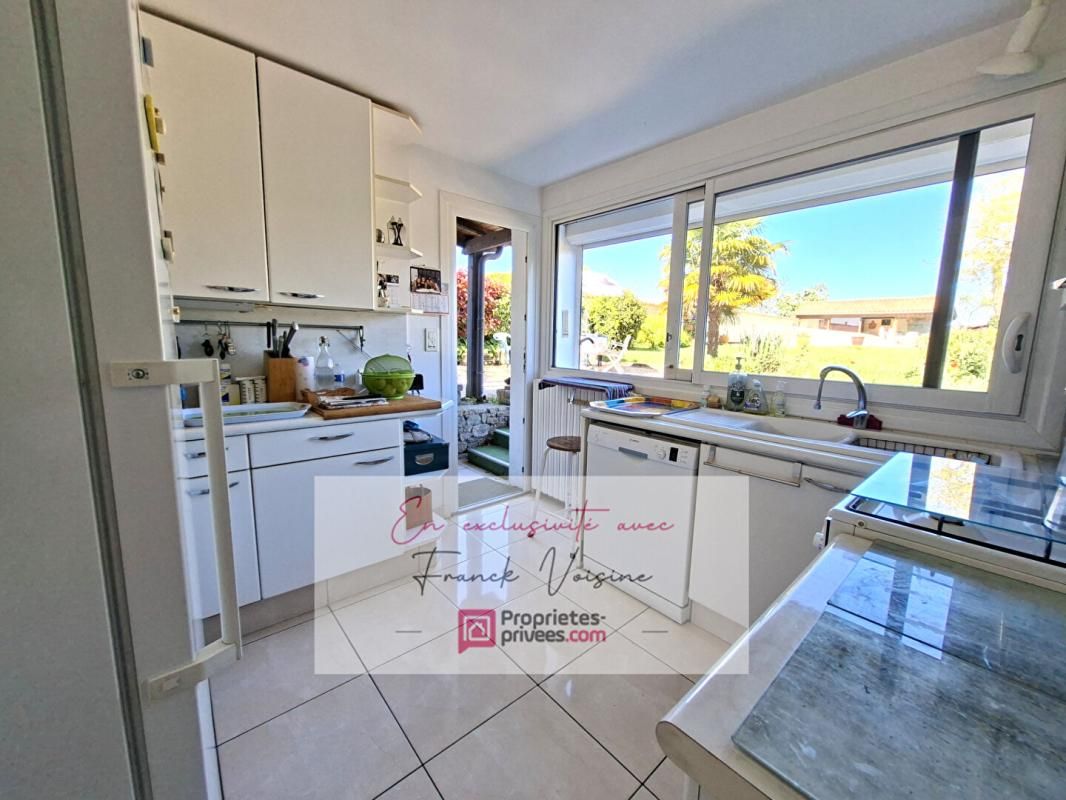 LE BOUPERE A VENDRE en Exclusivité au Boupère, maison de 162 m2 avec 5 chambres et 1 bureau sur une parcelle de 2341 m2 avec piscine 4