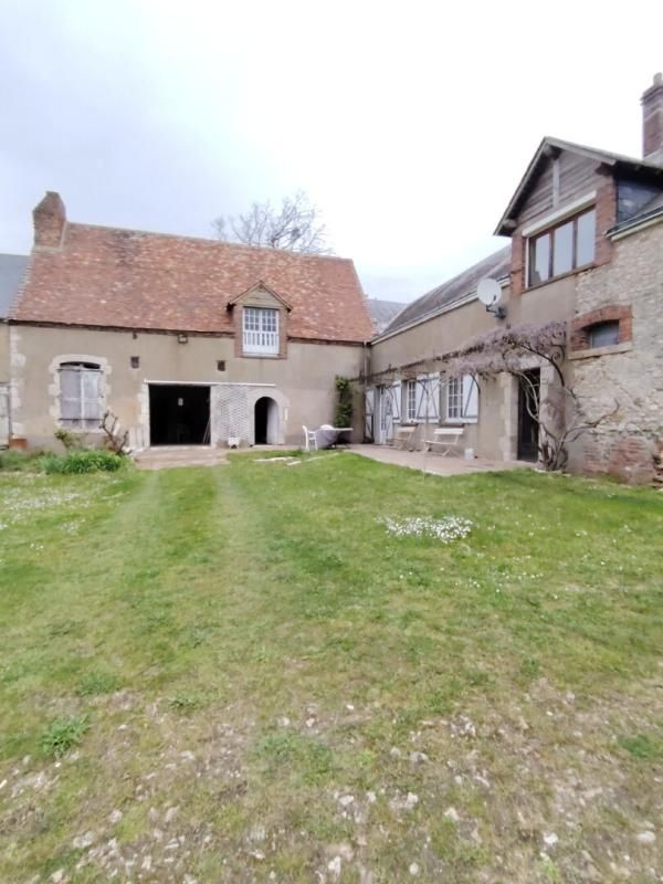 MOISY Très belle bâtisse  avec cour fermée et  nombreuses dépendances 1