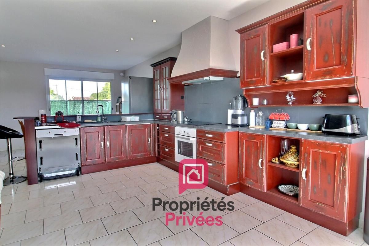 VILLEMANDEUR A seulement 10 mn de la gare de MONTARGIS avec Paris/Bercy Direct en 1h ! Prête à vous accueillir SANS TRAVAUX - MAISON CLE EN MAIN : 120 m2 habitables, 4 CHAMBRES, GARAGE, TERRAIN de 740 m2 3
