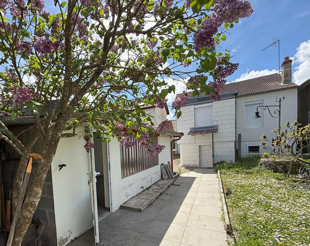 YZEURE Maison Yzeure avec dépendance cave Jardin puits atelier 3