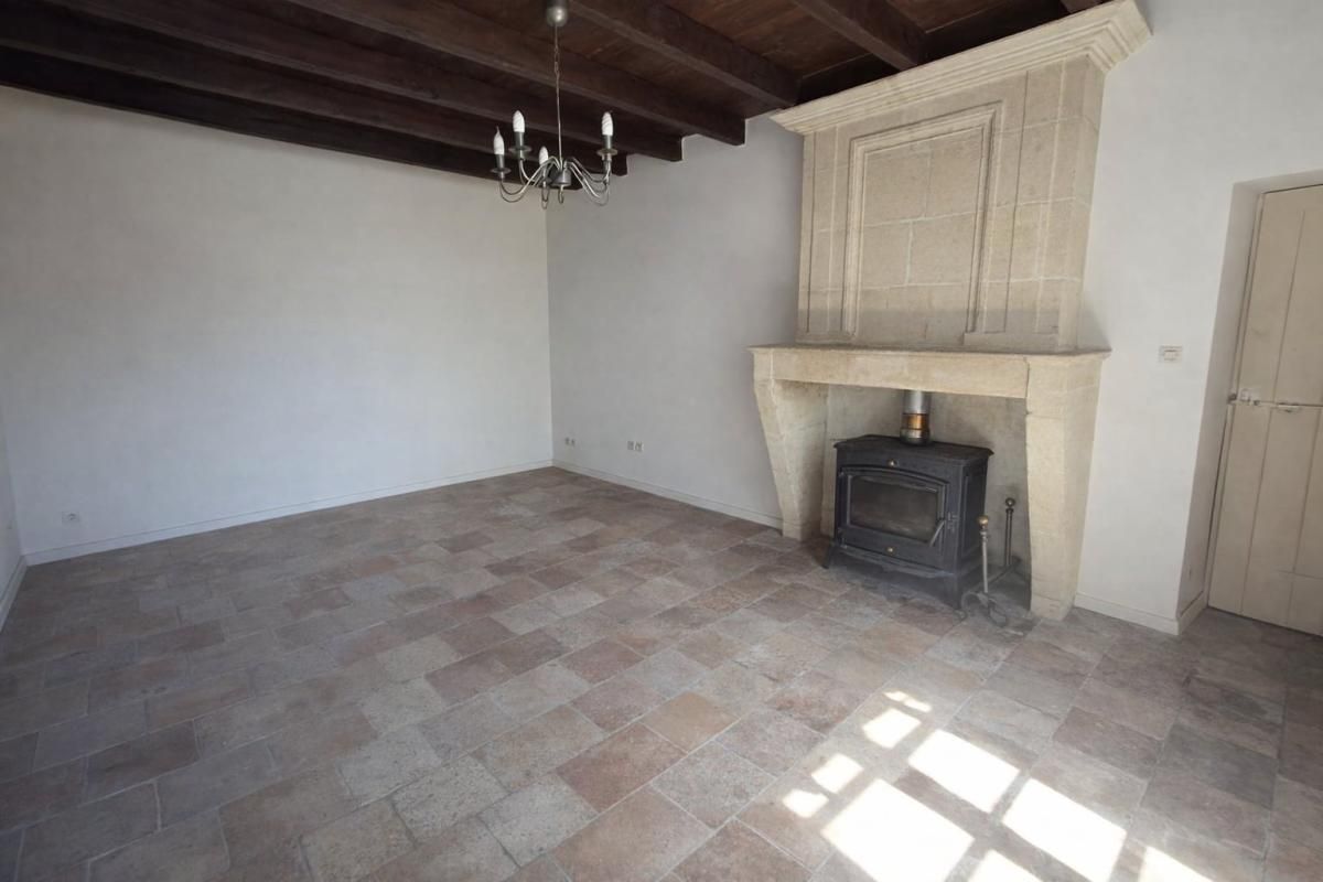 SAINT-CHRISTOLY-DE-BLAYE Maison de plain-pied au coeur du bourg avec grande remise de 51 m² aménageable, garage et terrain constructible 3