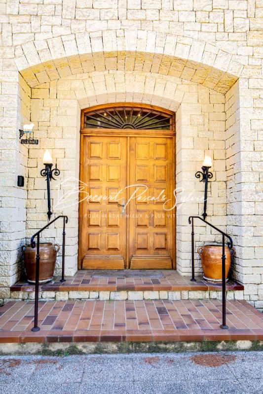 BEAUMES-DE-VENISE Beaumes-de-Venise.  Vue dominante, volumes rares, potentiel évident 4