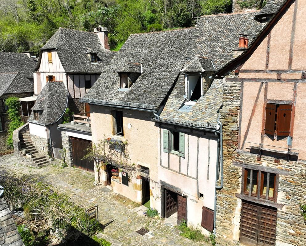 CONQUES Maison de village avec vue exceptionnelle sur l'abbatiale de Conques ? Gîte & fort potentiel commercial 1