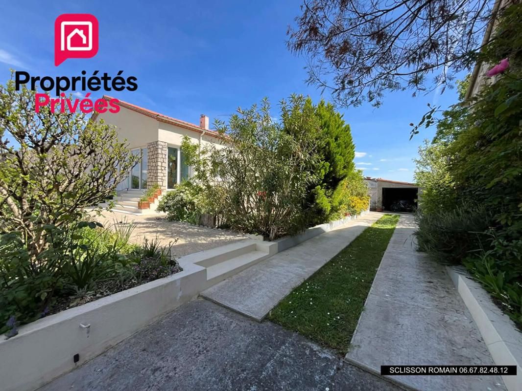 Maison sur sous-sol - Mortagne Sur Gironde -  4 pièces -  3 chambres - jardin - PRIX 249 376 FAI