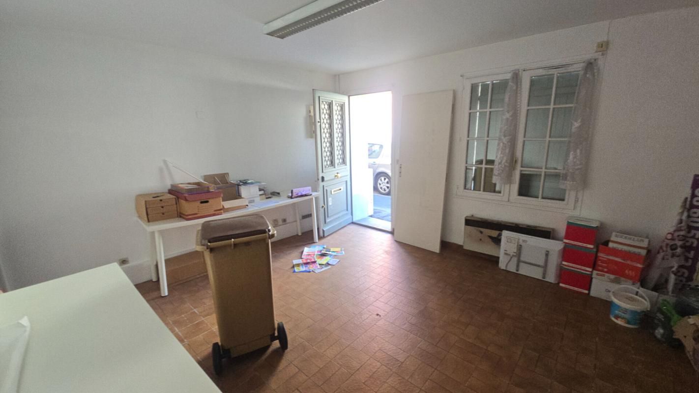 DREUX DREUX 28 -  Murs commerciaux 39 m² 4