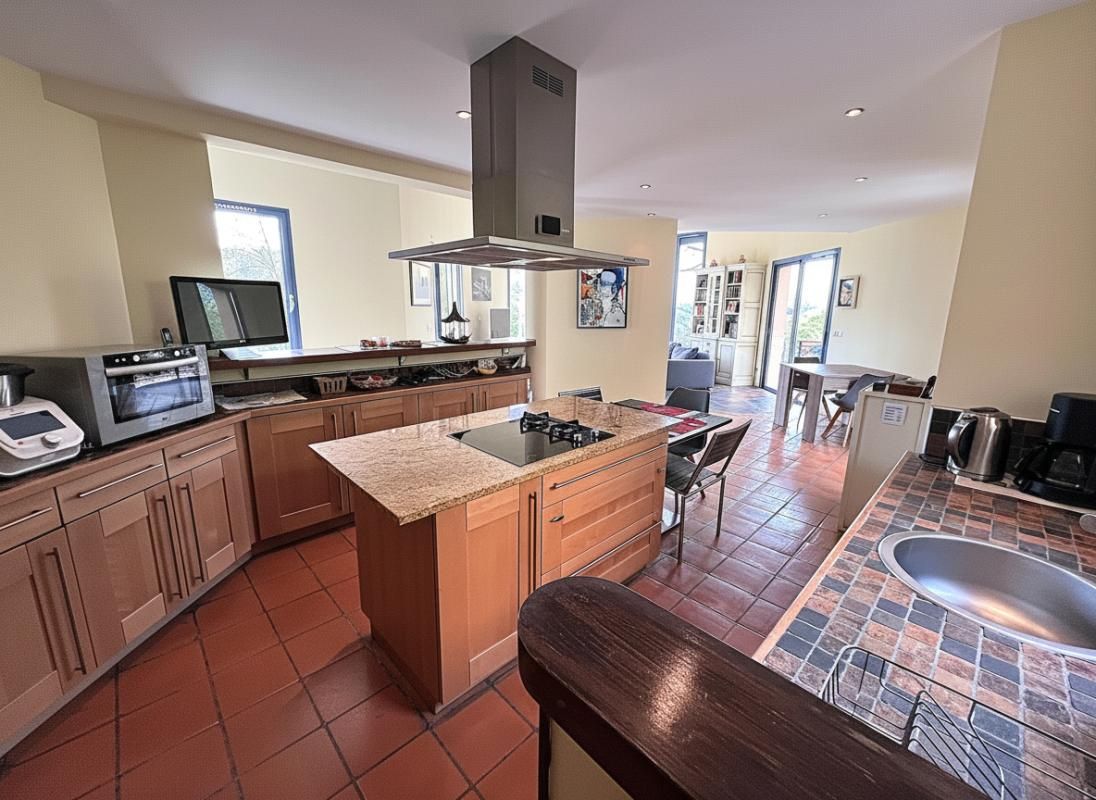 LE BOIS-D'OINGT Villa d'architecte 6 pièces 175 m2  sur terrain de 1214m2 3