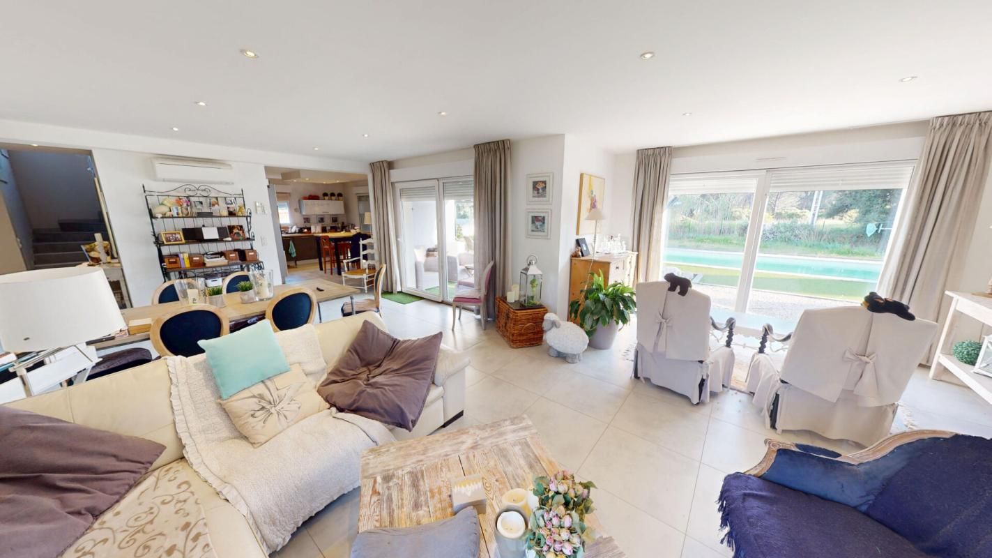 LA MOTTE Villa contemporaine 150m² , piscine - Cadre d'exception à La Motte (83920) 3