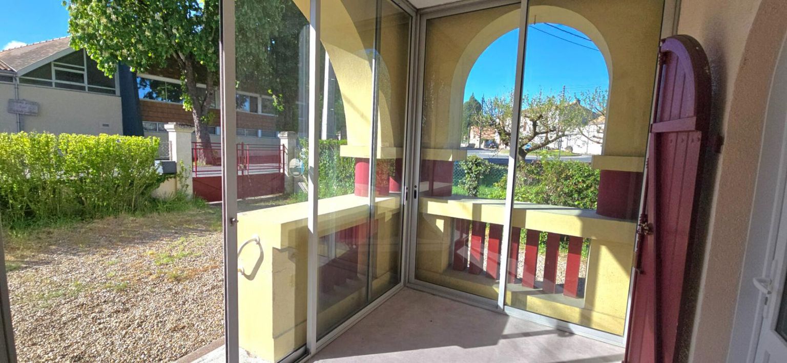 RIBERAC Maison individuelle rénovée, avec jardin et deux garages, au coeur de Ribérac 4