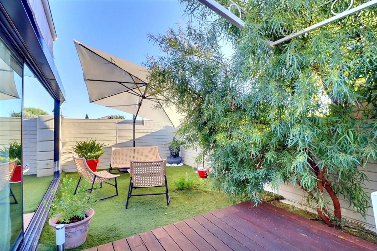 SANARY SUR MER - LES GENETS D'OR - QUARTIER RESIDENTIEL AU CALME ABSOLU