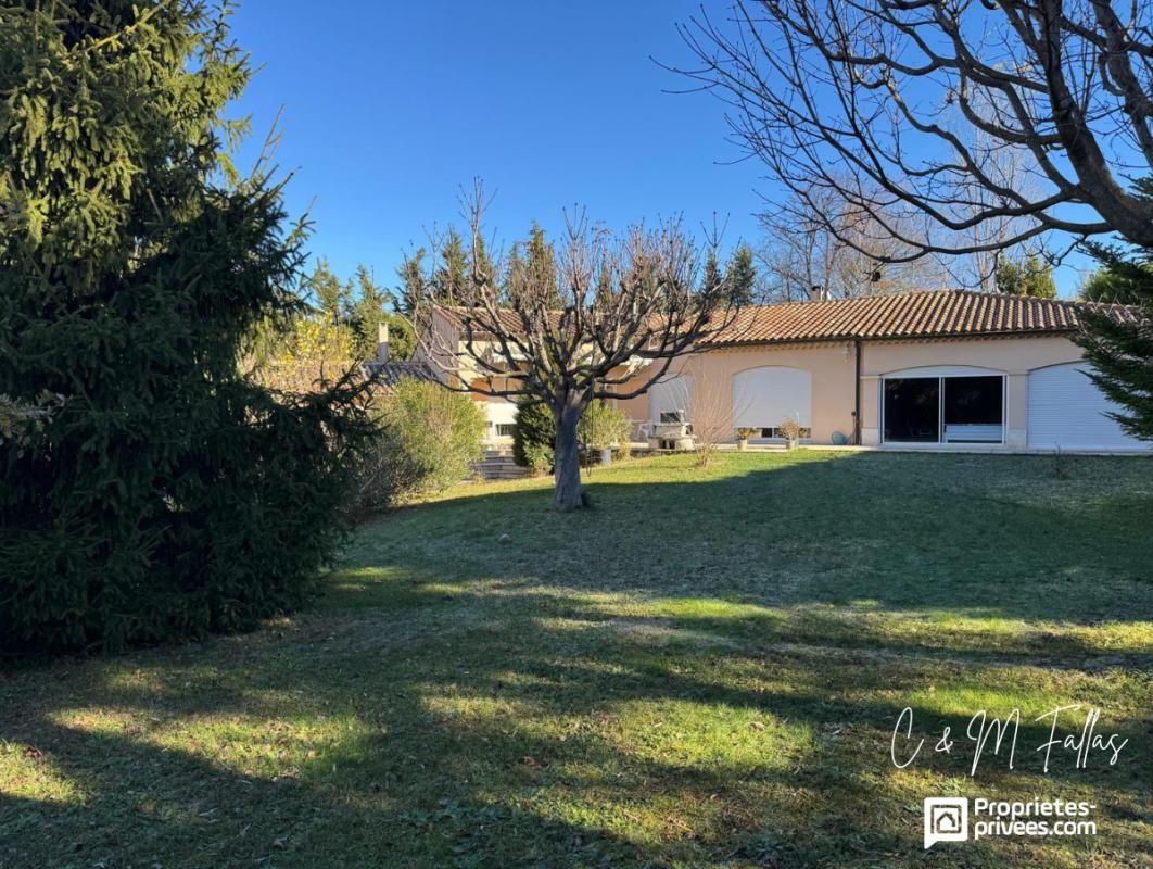 MALAUCENE VILLA de plain-pied ,170 m², piscine intérieure, parc arboré, garage 4