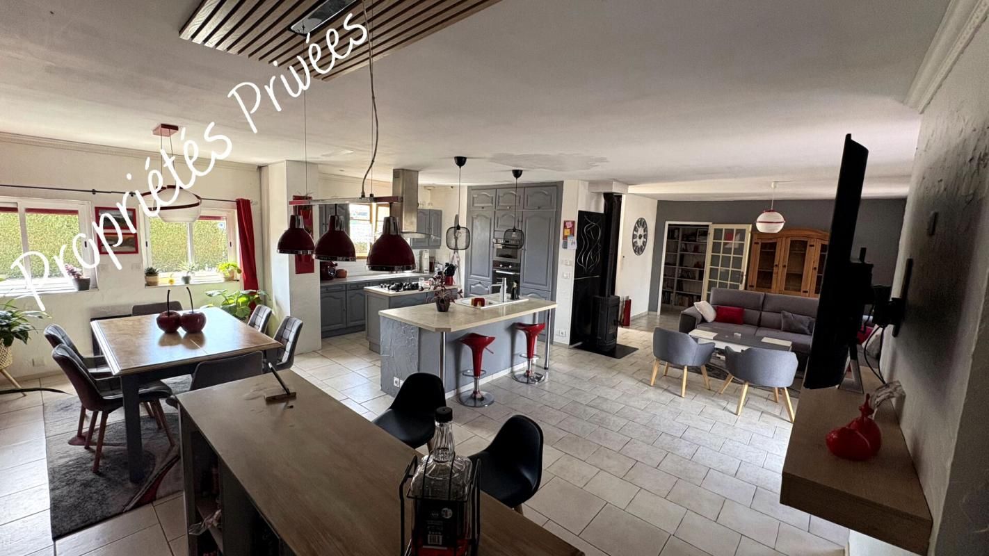 HUISSEAU-SUR-COSSON Maison Huisseau Sur Cosson 8 pièce(s) 143 m2 4