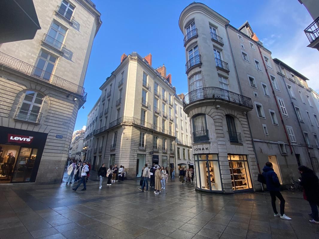 NANTES 44000 NANTES - EMPLACEMENT N°1 CRÉBILLON POMMERAYE - LOCAL COMMERCIAL A LOUER 130 M² DIVISIBLES 2