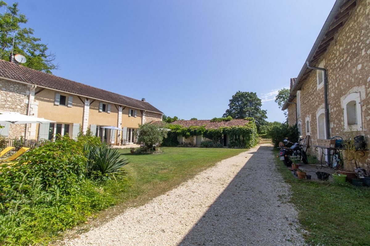 BASSILLAC A vendre, superbe propriété de charme à BASSILLAC ET AUBEROCHE 24330 2