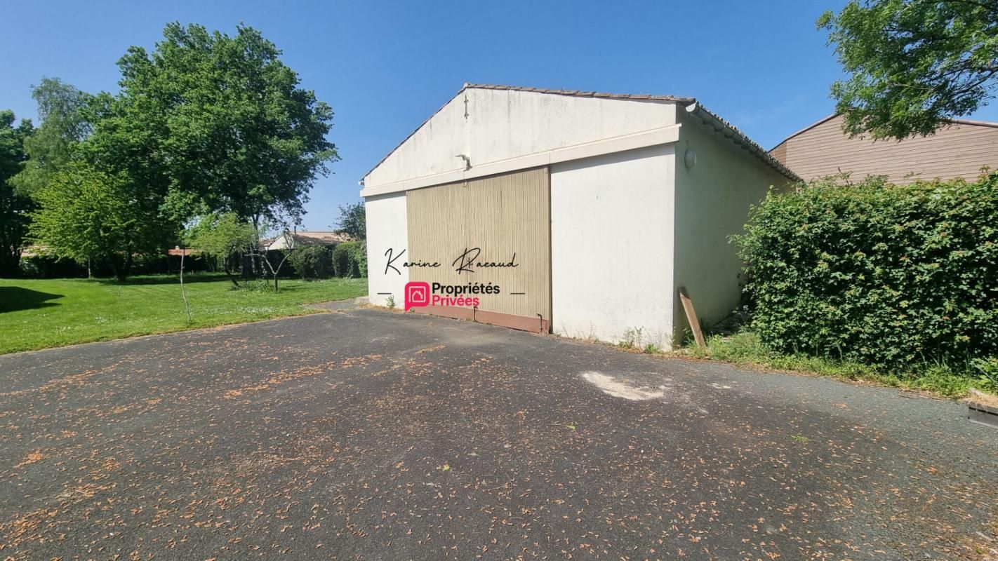 FOUGERE terrain constructible avec batiment 2