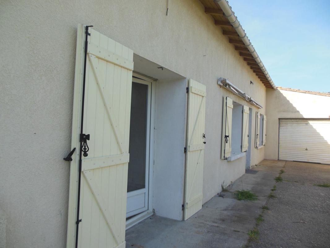 SAINT-SULPICE-DE-ROYAN Maison de village, centre-ville 2 min à pied dans un environnement calme 4