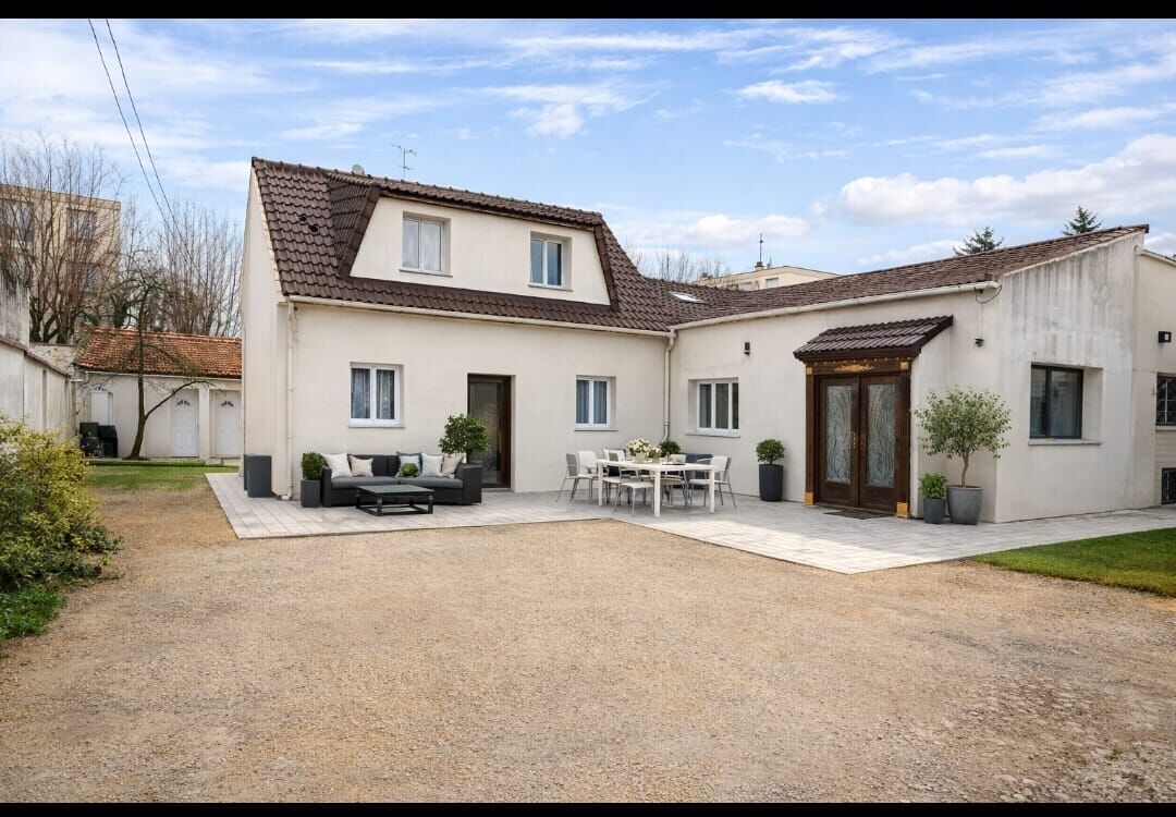 BOBIGNY Maison Bobigny 8 pièce(s) 165.47 m2 1