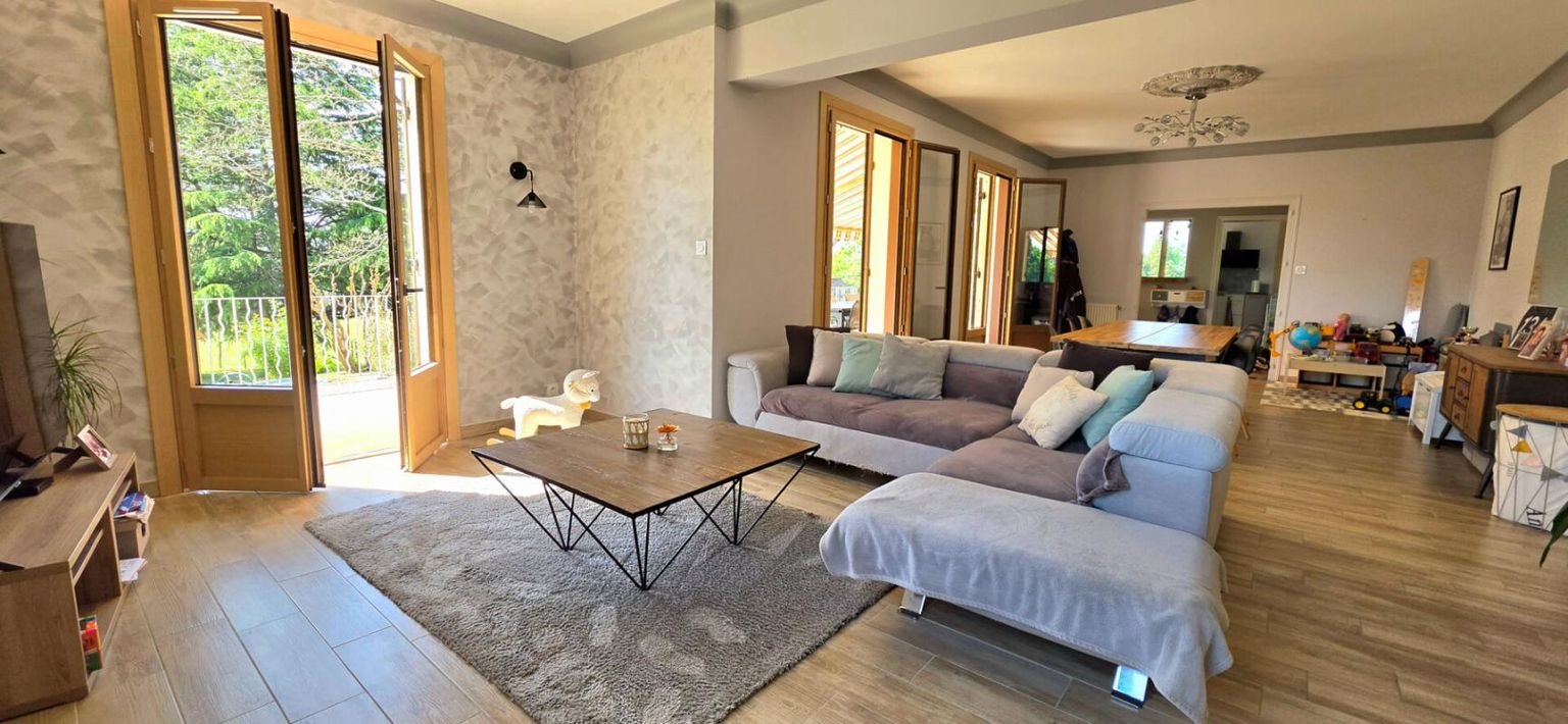 SAINT-LAURENT-DES-HOMMES Maison  avec sous sol et parc 4