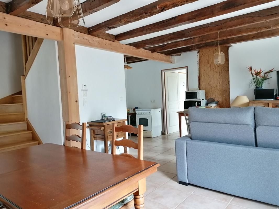 LOYAT Maison en pierre rénovée avec jardin et verger Loyat  107 m2 3