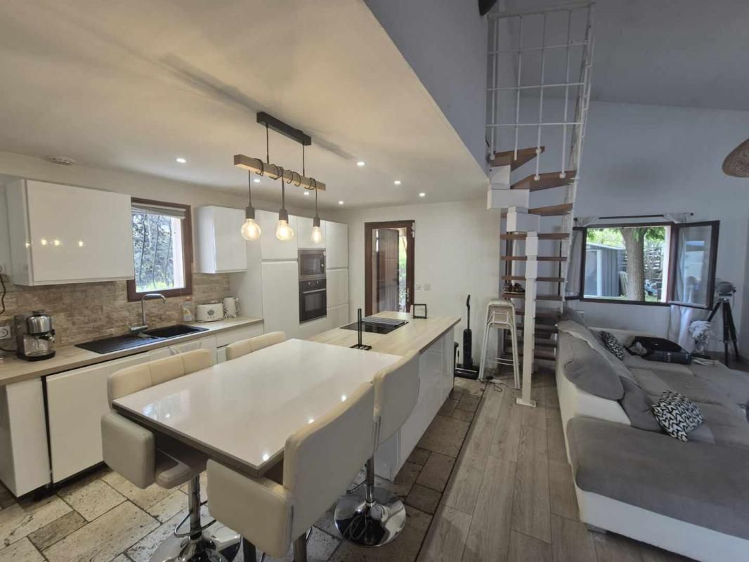 PLAN-DE-CUQUES Maison  6 pièce(s) 133.69 m2 à Plan-de-Cuques 1